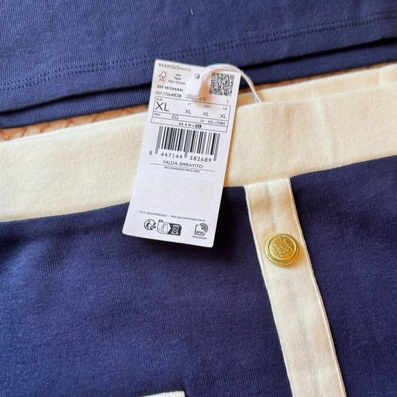 NWT Mango 2 Piece Set- Buttoned Knit Skirt and T-Shirt w Contrasting Buttons XL - Picture 4 of 12